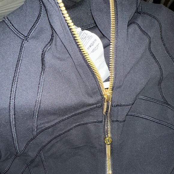 Lululemon fan favorite define jacket, powered by Nulu fabric. - Picture 7 of 7